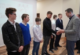  (photo)