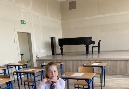  (photo)