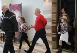  (photo)