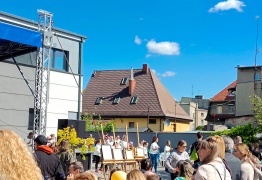  (photo)