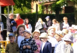  (photo)