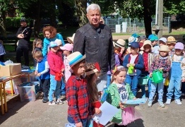  (photo)