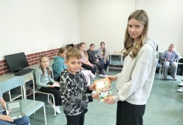  (photo)