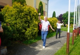  (photo)