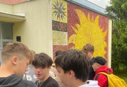 (photo)