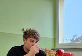  (photo)