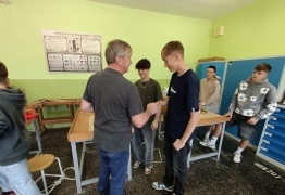  (photo)