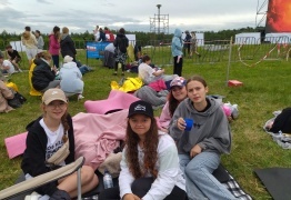  (photo)
