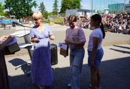  (photo)