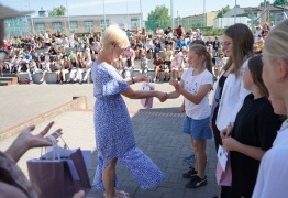  (photo)