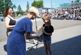  (photo)