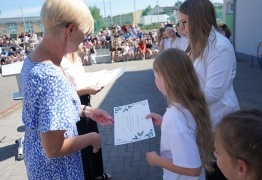  (photo)