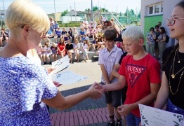  (photo)