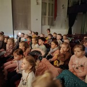 Wyjazd przedszkolaków na spektakl pt: 'Żubr Pompik'
